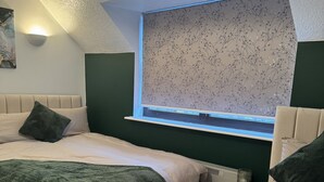 Iron/ironing board, WiFi (free) - RelaxingNightsAway (Birmingham)
