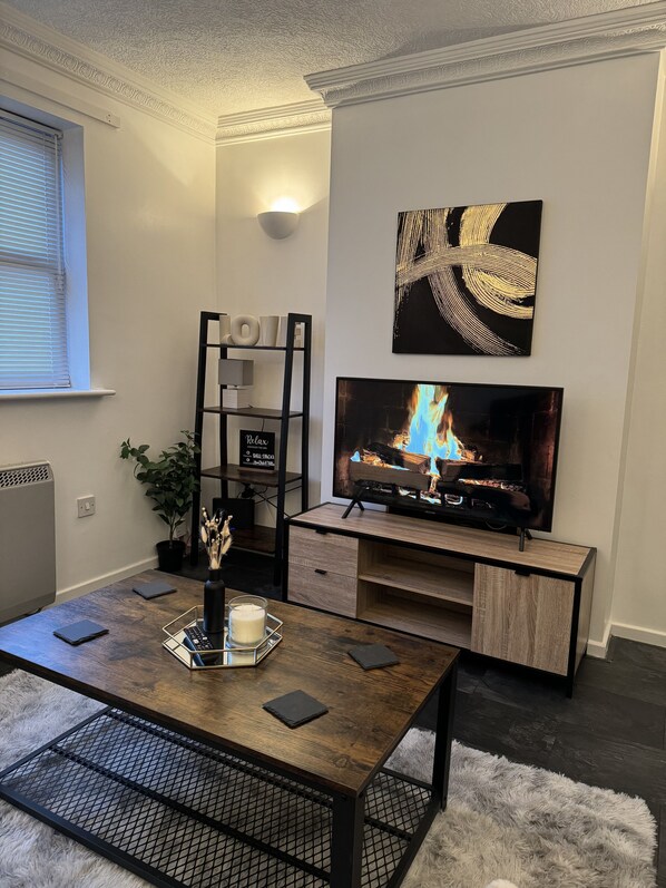 تلفزيون بشاشة مسطحة