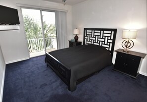 4 bedrooms, free WiFi, bed sheets - Punta Gorda Isles Canalfront Vacation Home with Private Pool  and
Boat Lift (Punta Gorda)