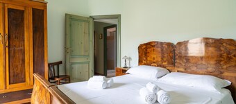 Sa Pedrera - Three Bedroom Apartment, Sleeps 5