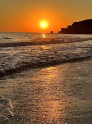 On the beach, sun-loungers, beach towels - Casa Marena on the beach (Puerto Escondido)