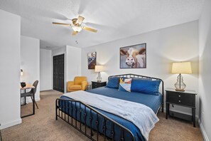 5 Schlafzimmer, Schreibtisch, Bügeleisen/Bügelbrett, kostenloses WLAN