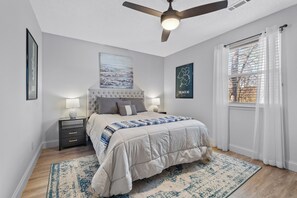 5 Schlafzimmer, Schreibtisch, Bügeleisen/Bügelbrett, kostenloses WLAN