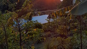 A sunset view with a mountain in the background and a bridge in the foreground. - Pinard's Mountain Resort - Cottage 10 (Pointe Michel)