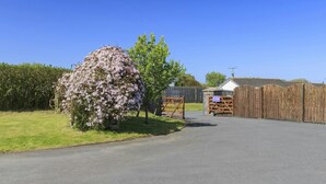 Property grounds - Swn y Mor, Aberaeron (Aberaeron)