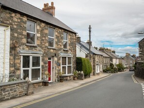 Exterior - Llysmyfyr, Newport - Five Bedroom Cottage, Sleeps 11 (Newport)