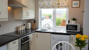 Réfrigérateur, micro-ondes, four, grille-pain