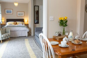 1 chambre, lit parapluie, Wi-Fi gratuit, draps fournis