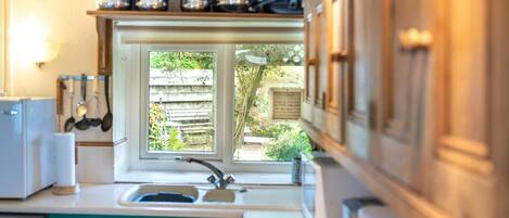 Réfrigérateur, micro-ondes, lave-vaisselle, grille-pain