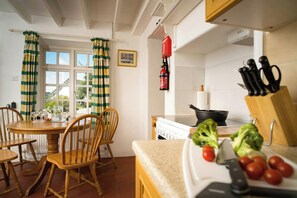 Fridge, microwave, oven, dishwasher - Garden Cottage, Newcastle Emlyn (Newcastle Emlyn)