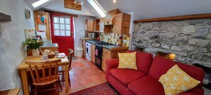 Interior - Ty Gwennol, St Davids (St Davids)