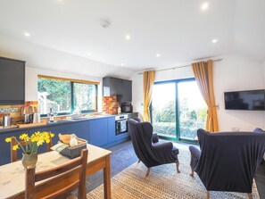 Kühlschrank, Mikrowelle, Toaster, Kochgeschirr/Geschirr/Besteck