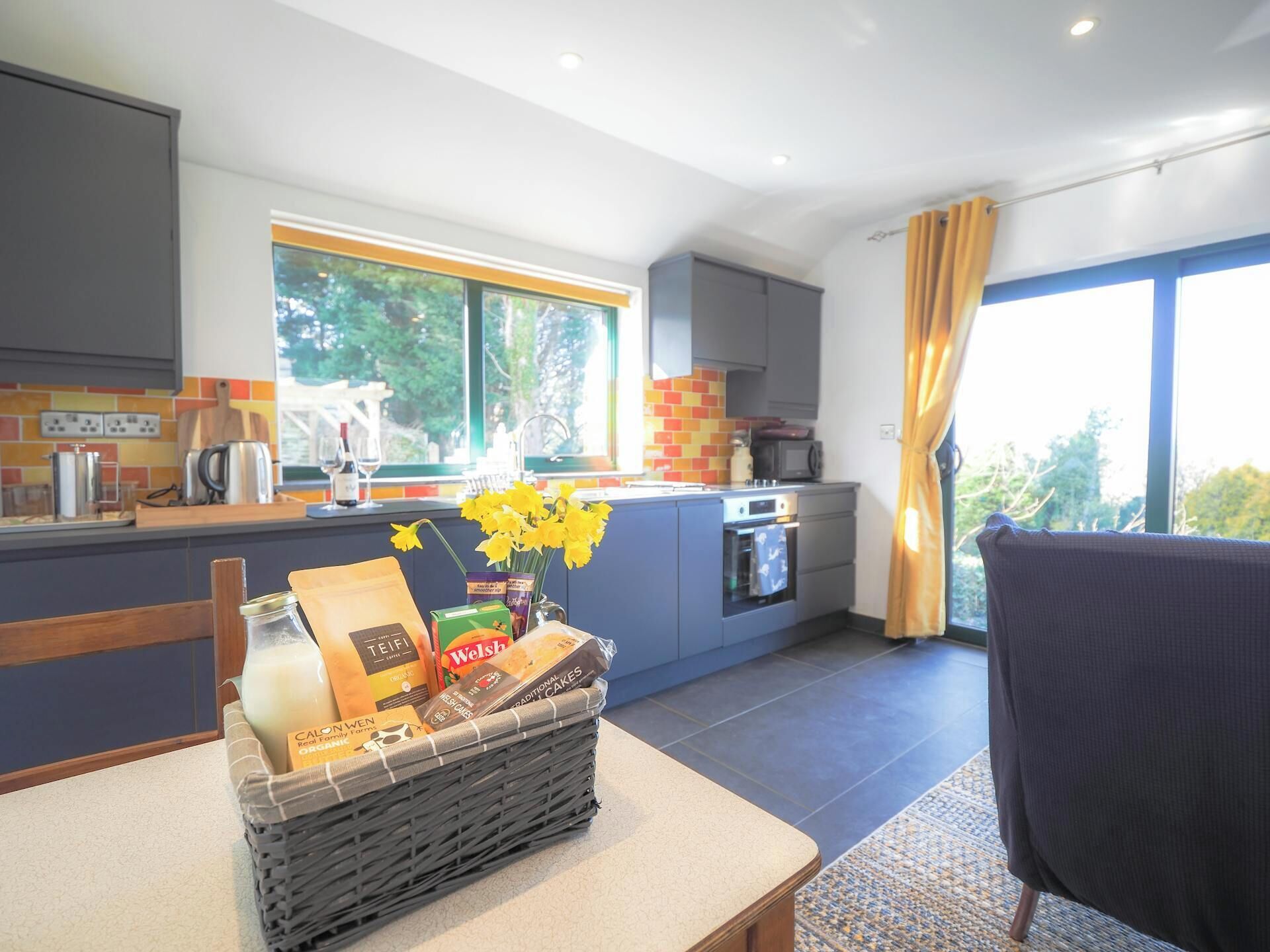Fridge, microwave, toaster, cookware/dishes/utensils