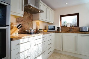 Fridge, microwave, oven, dishwasher - Glandwr, Newport - Four Bedroom Cottage, Sleeps 6 (Newport)