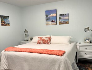 1 bedroom, iron/ironing board, WiFi, bed sheets - Beautiful Water Views at Bermuda Bay. Paradise is Waiting For You! (St. Petersburg)