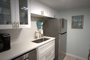 Mikrowelle, Ofen, Herdplatte, Geschirrspüler