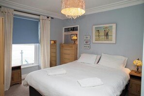 4 bedrooms, free WiFi, bed sheets - No. 1 Cliffside, New Quay (New Quay)