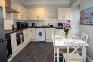 Fridge, microwave, oven, dishwasher - No. 1 Cliffside, New Quay (New Quay)