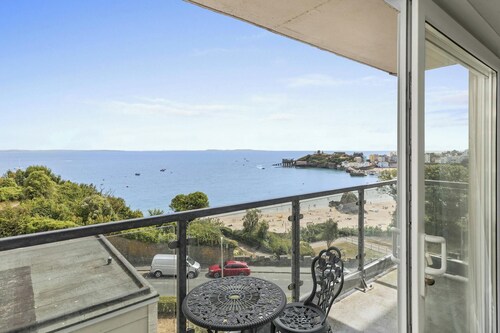 Puffins Nest, Tenby - Two Bedroom Cottage, Sleeps 4