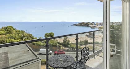 Puffins Nest, Tenby - Two Bedroom Cottage, Sleeps 4