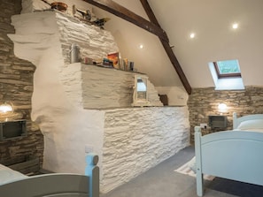 2 bedrooms, travel crib, WiFi, bed sheets - Ty Cam, Abercych - Two Bedroom Cottage, Sleeps 4 (Abercych)