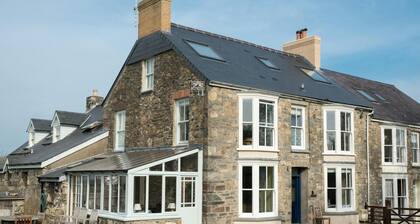 Min y Mor, Newport - Five Bedroom Cottage, Sleeps 10