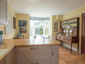 Interior - Min y Mor, Newport - Five Bedroom Cottage, Sleeps 10 (Newport)