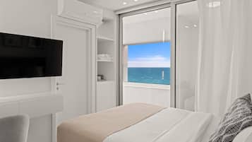 Luxury Suite, Sea View | 1 bedroom, in-room safe, blackout drapes, iron/ironing board