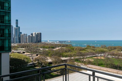 Mich Ave Downtown Penthouse - Rooftop+Gym