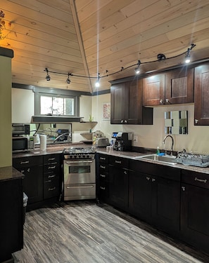 1 Bedroom Cabin with Living Room, Kitchen, and Private Patio (Pets Allowed) | Private kitchen