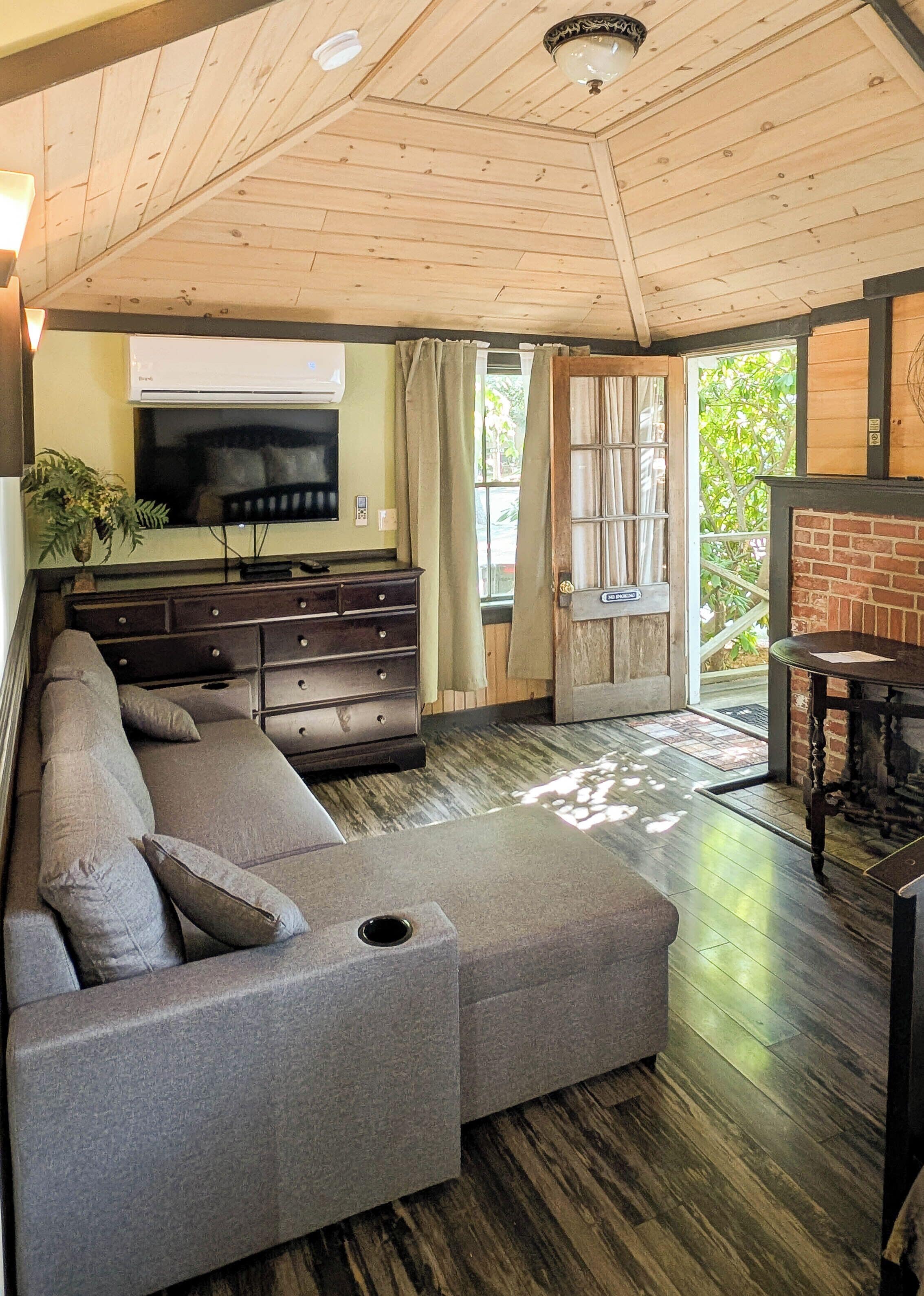 One Bedroom Cabin with Living Room, Kitchen & Private Patio | Living area