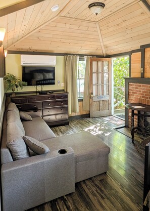 传统小屋, 1 间卧室, 厨房 | 起居区 | 平板电视