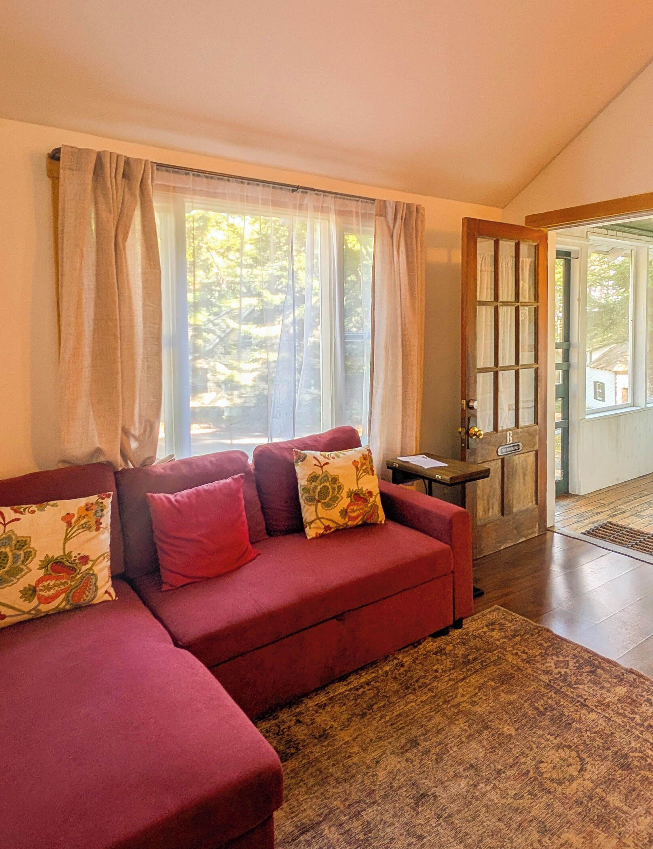 Cabana conforto, 2 quartos, cozinha (Pets Allowed) | Área de estar | TV de tela plana
