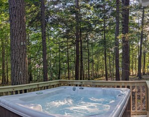 Cabane Luxe, 1 grand lit et 1 canapé-lit, bain à remous | Terrasse/Patio