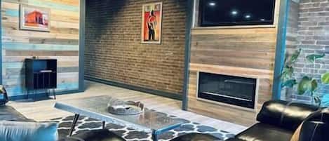 TV, fireplace