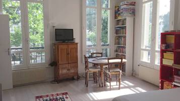 1 chambre, fer et planche Ă  repasser, Wi-Fi, draps fournis