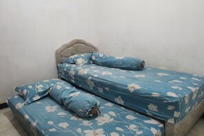 Standard Double Room - Hotel O Abang Homestay Syariah (Surabaya)