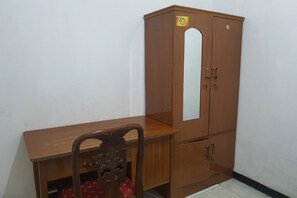 Standard Double Room | Free WiFi, bed sheets - Hotel O Abang Homestay Syariah (Surabaya)