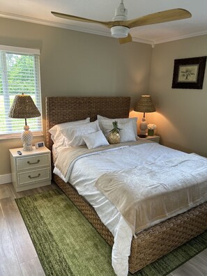 4 bedrooms, iron/ironing board, WiFi, bed sheets - Lake House! Game Room, Fire Pit, Huge Kitchen, Remodeled!  (Lake Placid)