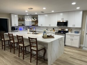 Mikrowelle, Ofen, Herdplatte, Geschirrspüler