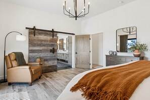 3 bedrooms, desk, iron/ironing board, travel cot - North Phoenix Retreat | Pool & Hot Tub | Hiking, Desert Mountain Haven (Phoenix)