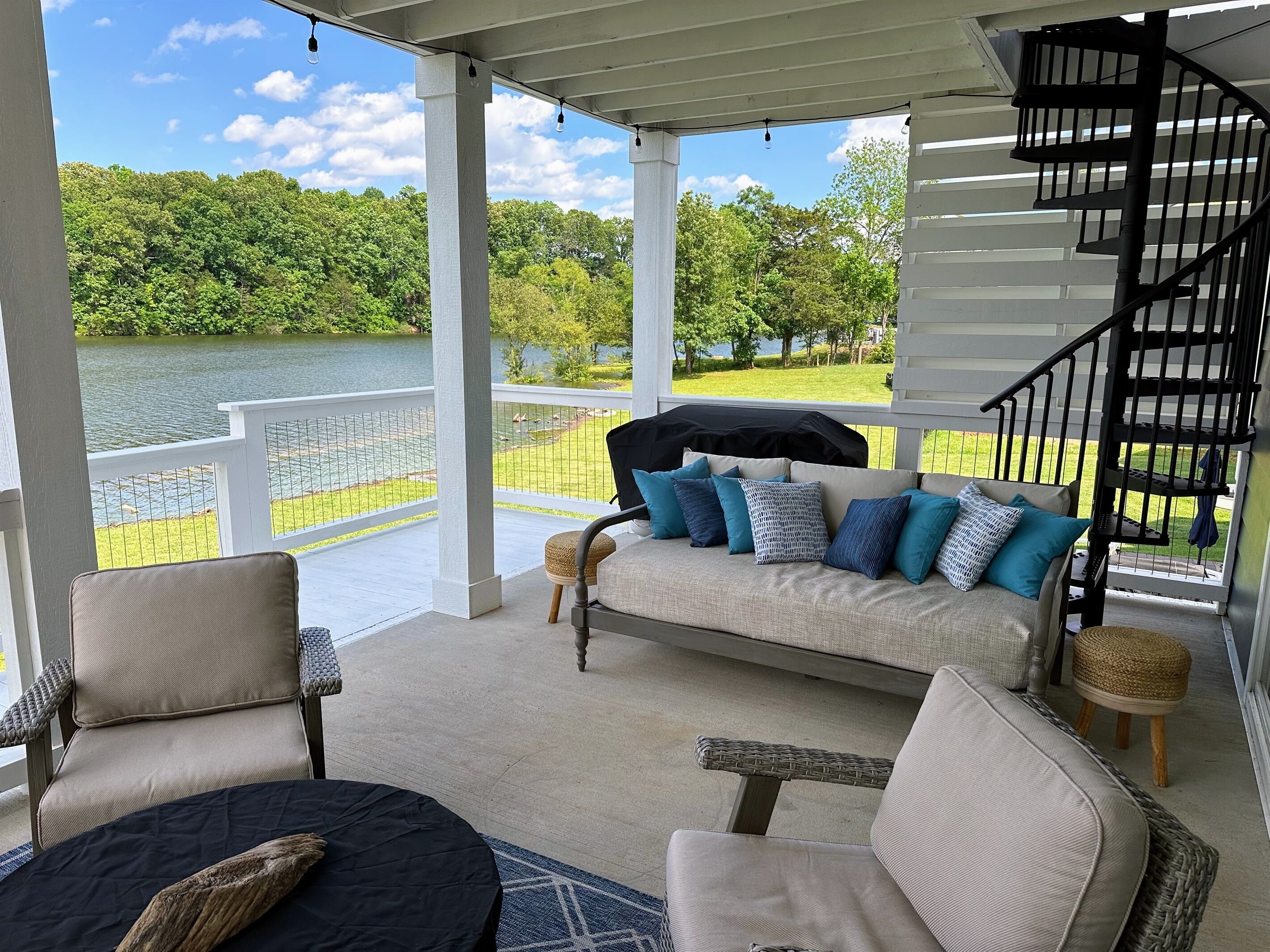 The Tennessee Pearl lakefront home for 10: get ready to make memories!