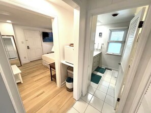 1 غرفة نوم ومكواة/لوح كي وواي فاي مجانًا وملاءات أسرّة