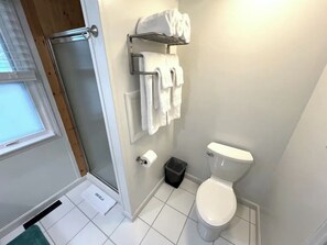 Dusj, hårføner og håndklær