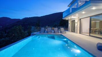 Private pool