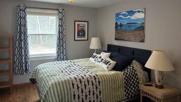 Room, 1 Queen Bed, Shared Bathroom | Free WiFi