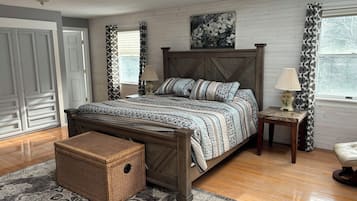 Chambre, 1 très grand lit, salle de bains privée | Wi-Fi gratuit