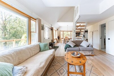 Serene Private Mountain Retreat, Hot Tub for 6, Firepit, Stunning Views and more