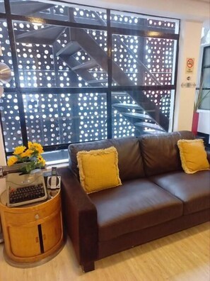 Living area - Mosaic House Hotel (Bogotá)