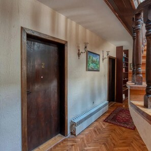 Interior - Two Towers Hostel with Shared bahtroom  (Pancevo)